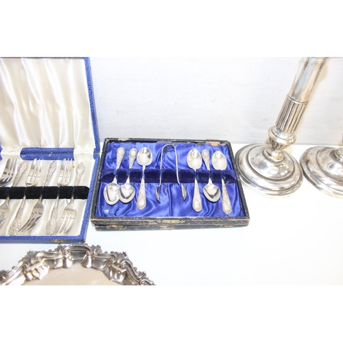 1061 - Qty of vintage and later silver-plated items to incl some boxed flatware and candlesticks