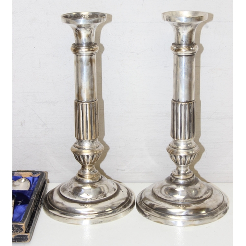 1061 - Qty of vintage and later silver-plated items to incl some boxed flatware and candlesticks