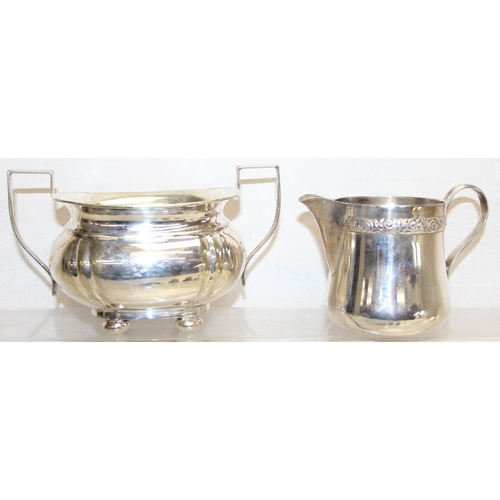 1064 - A qty of assorted antique and later silver plated, pewter and other metalware items to inc tankards ... 