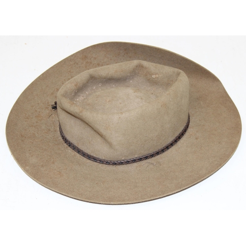 209 - Assorted vintage hats to incl bowler