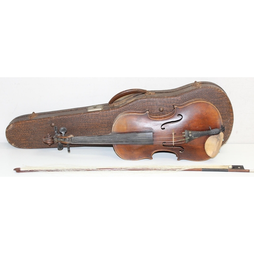 728 - A vintage violin and bow in case, both the violin and bow seemingly unmarked, approx 60cm in total l... 