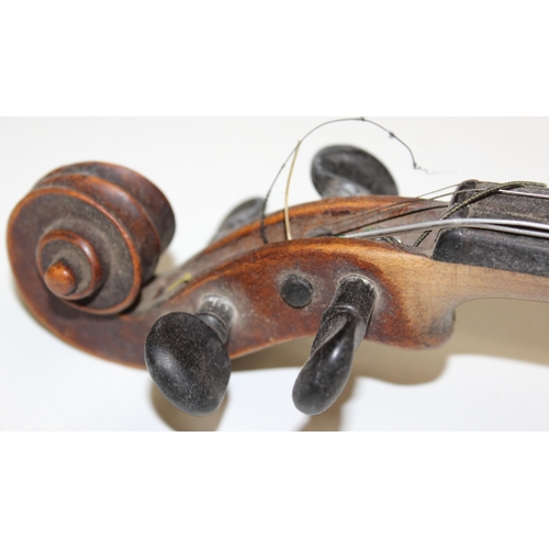 728 - A vintage violin and bow in case, both the violin and bow seemingly unmarked, approx 60cm in total l... 