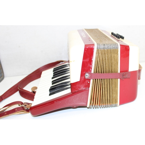 733 - Hohner Piccola 12 Bass Accordion