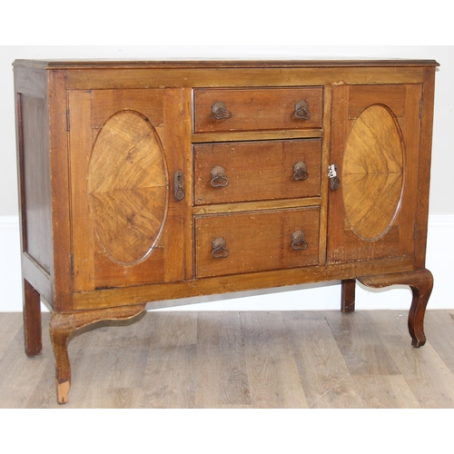 111 - A vintage oak sideboard with 3 drawers flanked by 2 cupboards, early 20th century, approx 121cm wide... 