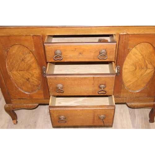 111 - A vintage oak sideboard with 3 drawers flanked by 2 cupboards, early 20th century, approx 121cm wide... 