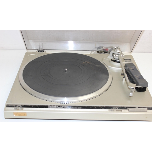 737 - Vintage Technics Quartz SL-Q200 turntable and a Bush radio (2)