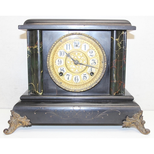 1328 - Antique wooden American made Gilbert mantel clock in black slate effect with cast metal feet, with p... 