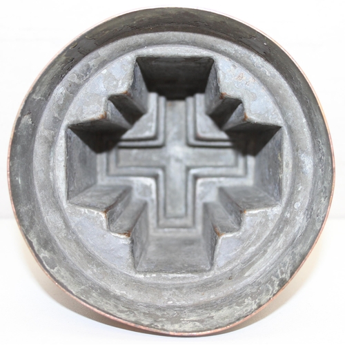 1437 - Victorian Benham & Froud Alexandra Cross copper jelly mould - markings for registered April 29th 186... 