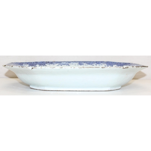 1403 - A Chinese export porcelain blue and white meat plate, likely late 18th or early 19th century, approx... 