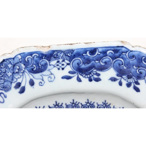 1403 - A Chinese export porcelain blue and white meat plate, likely late 18th or early 19th century, approx... 