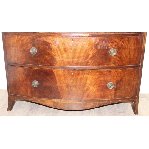 22 - A Georgian mahogany 4 drawer chest of drawers with brass ring handles and splayed bracket feet, appr... 