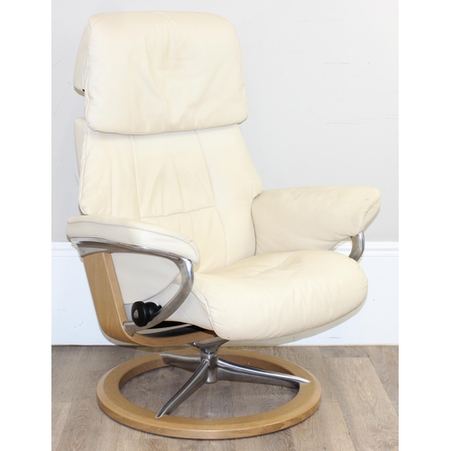 33 - Stressless Ekornes leather recliner chair in cream, approx 84cm x 73cm x 102cm