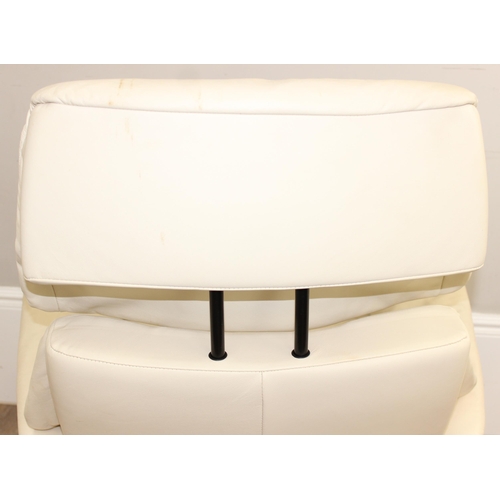 33 - Stressless Ekornes leather recliner chair in cream, approx 84cm x 73cm x 102cm