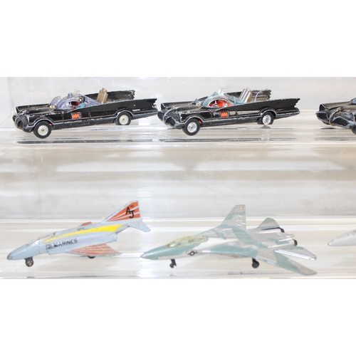 637 - Mixed lot of vintage toys to incl Die-cast Corgi Batmobiles, other scale model vehicles incl planes ... 