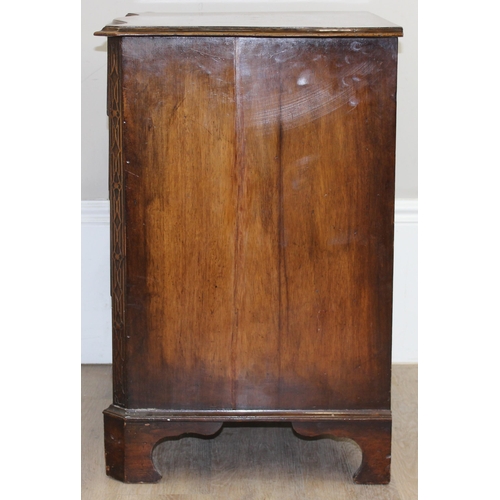 75 - A Georgian style small mahogany serpentine 4 drawer chest of drawers, likely early 20th century, app... 