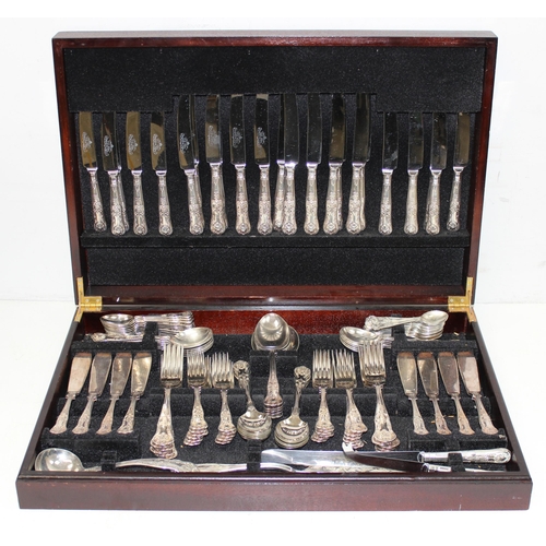 1099R - An extensive vintage canteen of Sheffield silver-plated Kings pattern cutlery in box, near complete