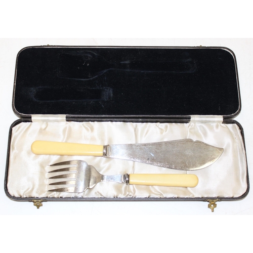 1099U - A large qty of assorted silver plated and other metalware items to inc boxed cutlery, silver plated ... 