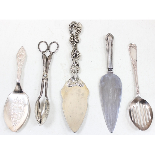 1099U - A large qty of assorted silver plated and other metalware items to inc boxed cutlery, silver plated ... 