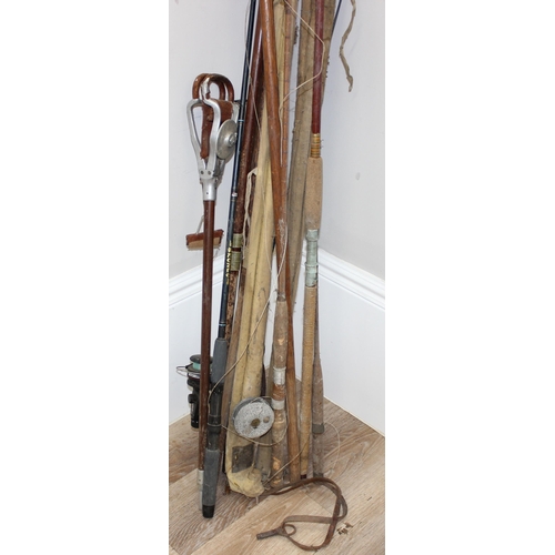 746 - Qty of vintage fishing rods and other fishing related items