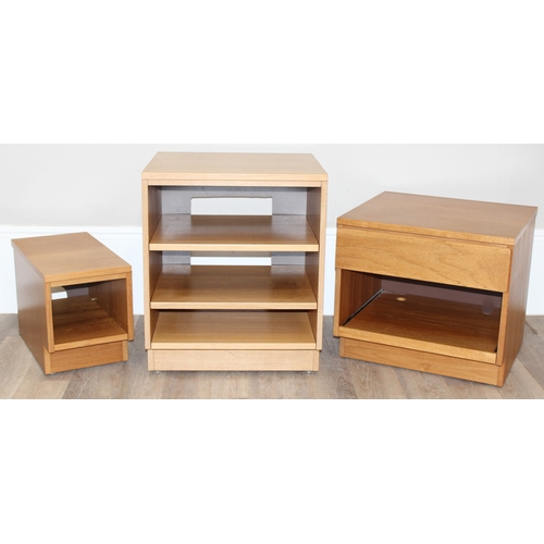 150 - 3 assorted pieces of Beaver & Tapley retro furniture to inc a bedside table with single drawer and 2... 