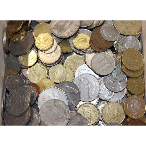 1217 - A large qty of assorted mixed world and British coins, approx 7.6kg gross