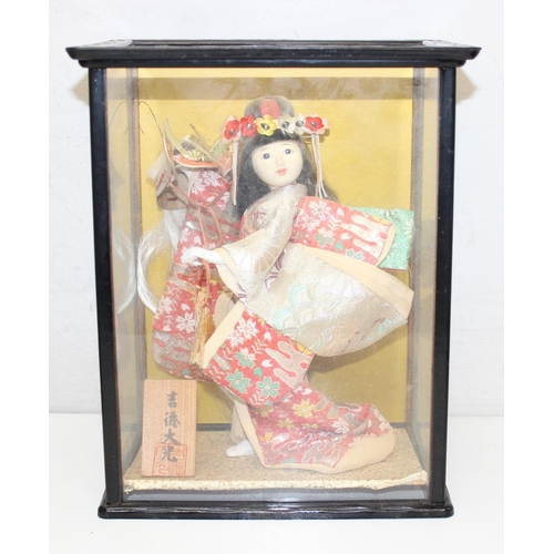 638 - Qty of assorted vintage dolls in traditional world dress, to inc a boxed Geisha doll