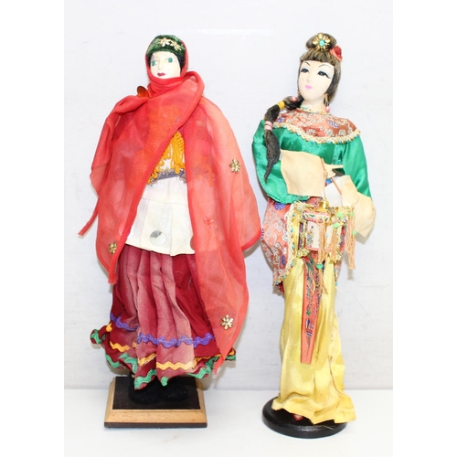 638 - Qty of assorted vintage dolls in traditional world dress, to inc a boxed Geisha doll