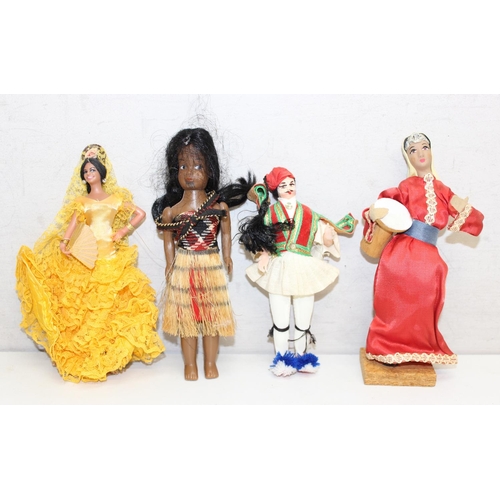 638 - Qty of assorted vintage dolls in traditional world dress, to inc a boxed Geisha doll