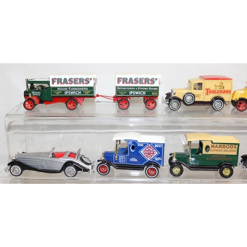 640 - A large qty of assorted vintage model vehicles, mainly Matchbox with some Dinky & Corgi etc, mainly ... 