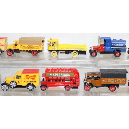 640 - A large qty of assorted vintage model vehicles, mainly Matchbox with some Dinky & Corgi etc, mainly ... 