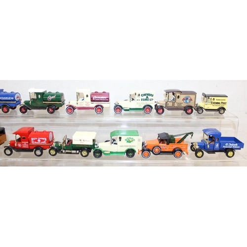 640 - A large qty of assorted vintage model vehicles, mainly Matchbox with some Dinky & Corgi etc, mainly ... 