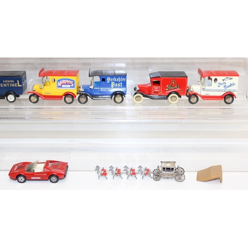 640 - A large qty of assorted vintage model vehicles, mainly Matchbox with some Dinky & Corgi etc, mainly ... 