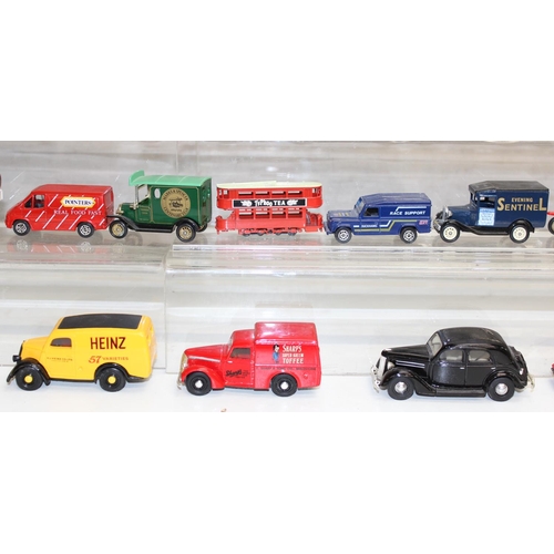 640 - A large qty of assorted vintage model vehicles, mainly Matchbox with some Dinky & Corgi etc, mainly ... 