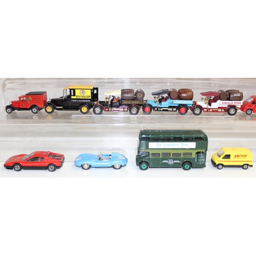 640 - A large qty of assorted vintage model vehicles, mainly Matchbox with some Dinky & Corgi etc, mainly ... 