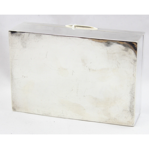 1001 - An early 20th century silver cigarette or cigar box, London 1911 by Victor Luxenburg of The Goldsmit... 