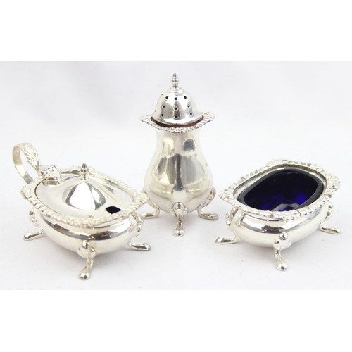 1004 - A silver 3 piece cruet set of Georgian form, marked for Sheffield 1959 by William Bush & Son Ltd, ap... 