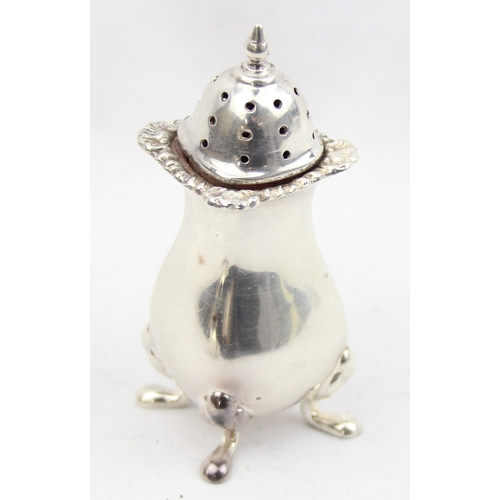 1004 - A silver 3 piece cruet set of Georgian form, marked for Sheffield 1959 by William Bush & Son Ltd, ap... 