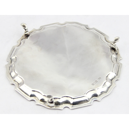 1009J - A Georgian style silver card tray with 3 pad feet and pie crust rim, marked for London 1903 by John ... 