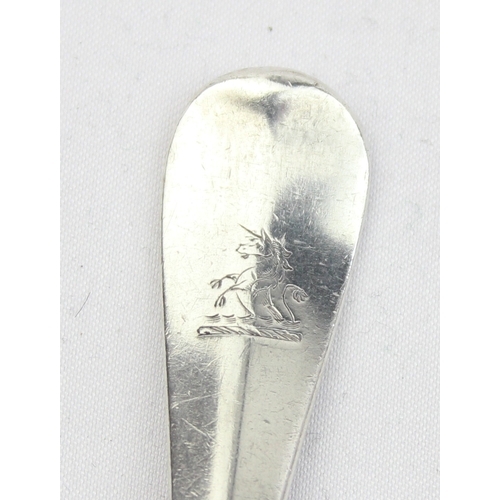 1021 - A set of 6 silver Rat-Tail dessert spoons, Sheffield 1916 by William Hutton & Sons, each with armori... 