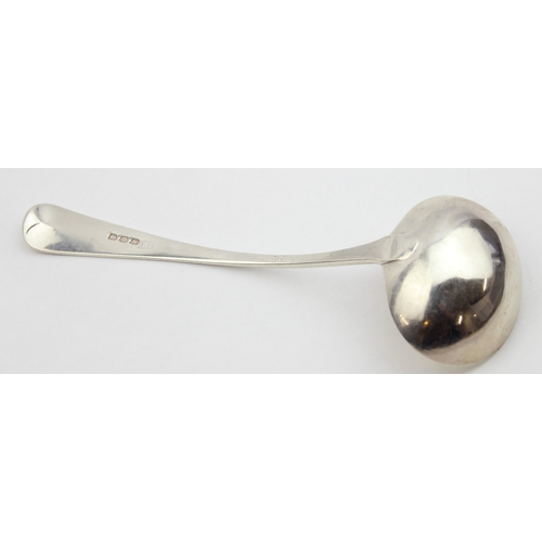 1024 - A Georgian silver sauce or toddy ladle, London 1815 by John Lias, approx 17cm long, approx 42.47g gr... 