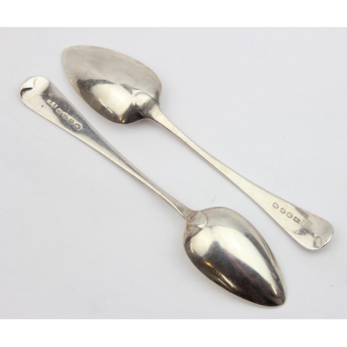 1027 - A pair of Georgian silver spoons, London 1813 by John Lias, each approx 17cm long, approx 59.48g gro... 