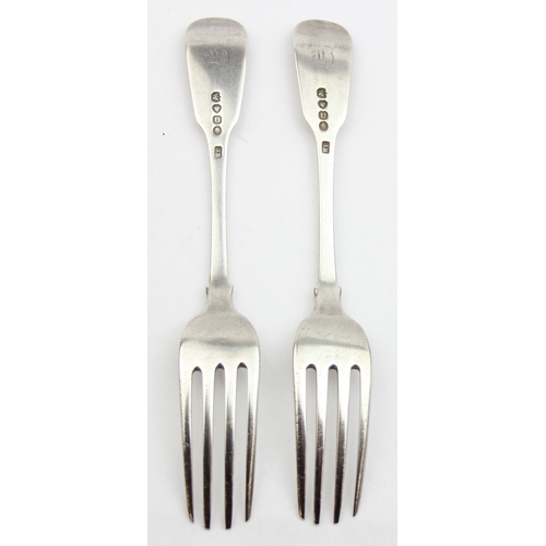 1040 - A pair of William IV period silver dinner forks, marked for London 1835 by James Beebe, each approx ... 