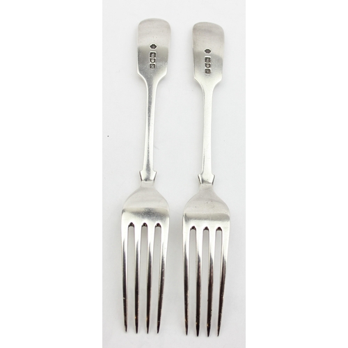 1041 - A pair of Georgian style silver dinner forks, marked for London 1905 by William Hutton & Sons, each ... 