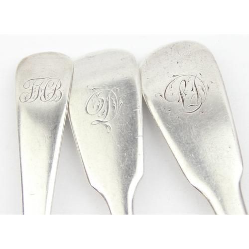 1050 - 3 assorted Georgian and William IV period dessert spoons, each approx 18cm long, various dates and m... 