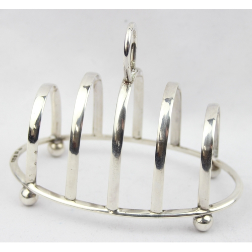 1082 - An early 20th century silver 4 slice toast rack, Sheffield 1912 by Joseph Rodgers, approx 57.97g gro... 