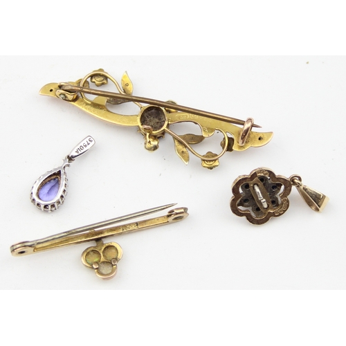 1143 - 2 vintage 9ct gold bar brooches and 2 9ct gold mounted pendants, all XRF confirmed, approx 5.34g gro... 