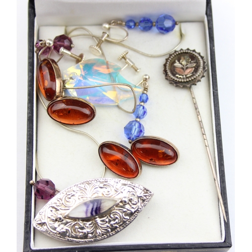 1146 - Qty of assorted silver and other costume jewellery, some boxed items etc