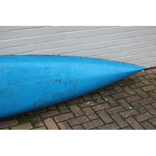 741 - A long blue fibreglass canoe or kayak, approx 405cm long