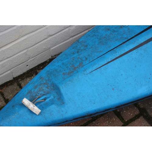 741 - A long blue fibreglass canoe or kayak, approx 405cm long