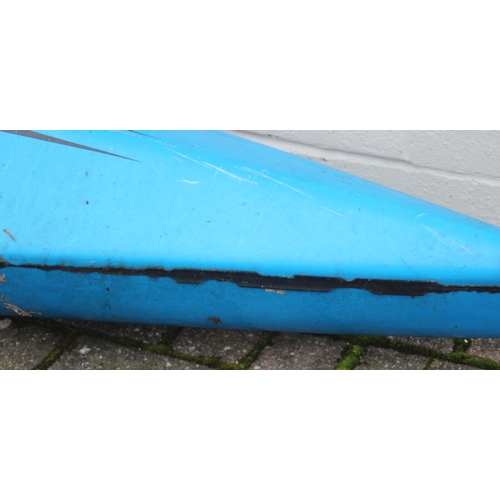 741 - A long blue fibreglass canoe or kayak, approx 405cm long